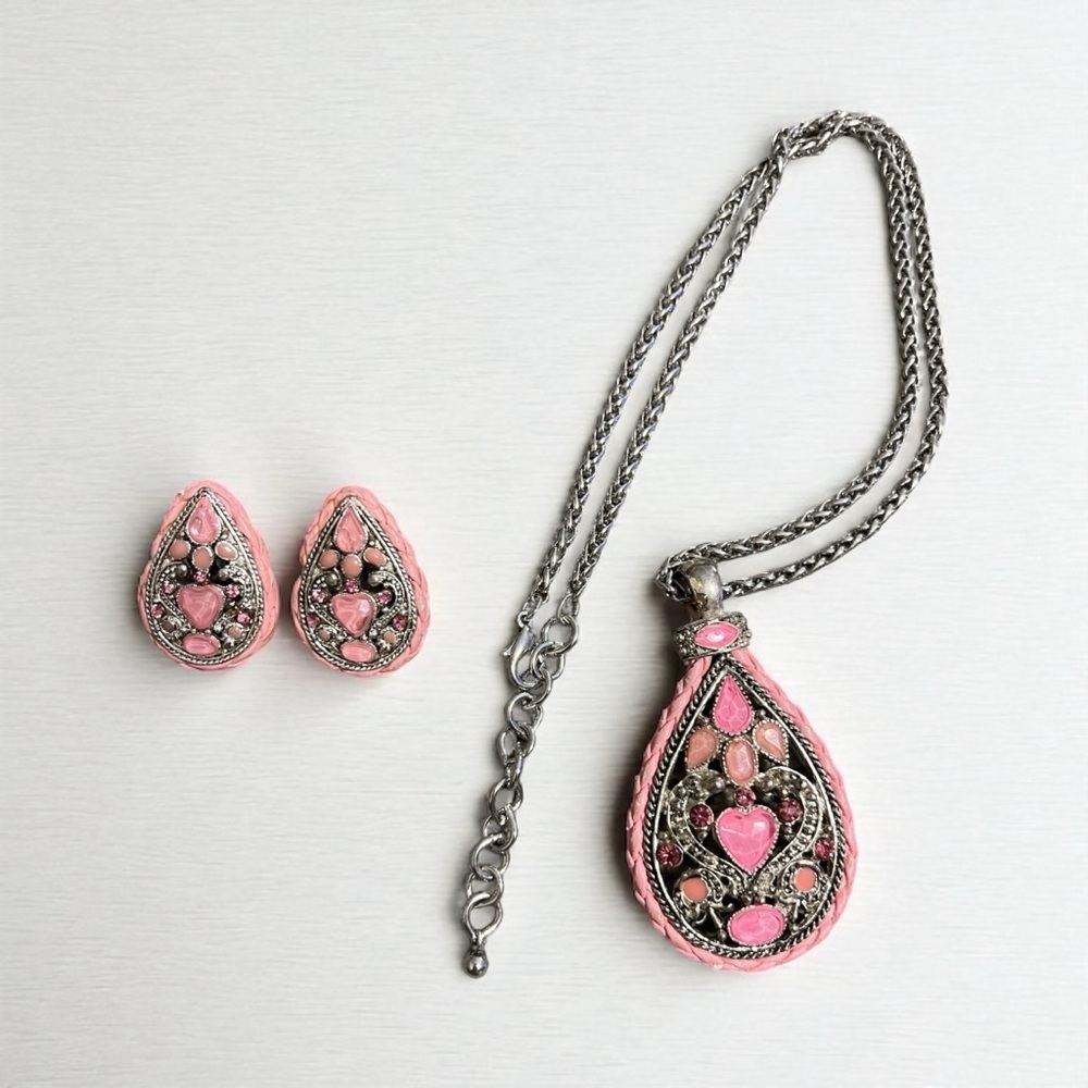 Vintage “Best” Signed Teardrop Pendant with Rhinestones  Silver Chain Set